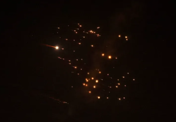 سقوط شظايا صاروخ انشطاري وسط إسرائيل