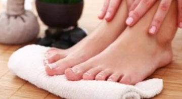 5 خطوات للتخلص من الجلد الميت فى القدمين.. ودعي خشونة الكعبين