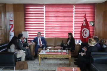 السفير الأردني في تونس يزور مركز النهوض بالصادرات ويبحث تعزيز التبادل التجاري والاقتصادي السفير الأردني في تونس يزور مركز النهوض بالصادرات ويبحث تعزيز التبادل التجاري والاقتصادي