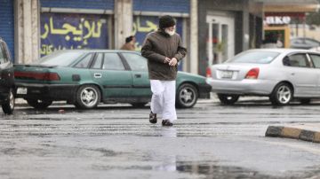 أجواء باردة مع أمطار متفرقة الجمعة وانحسار المنخفض مساء عاجل