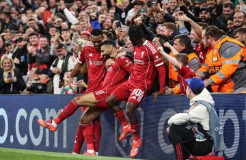 ردود فعل عاطفية تجتاح ليفربول بعد إعلان رحيل صلاح