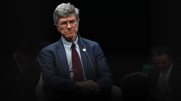 ساكس يفضح ويحذر : الحرب على إيران تقودها اوهام القوة وتهدد النظام الدولي عاجل