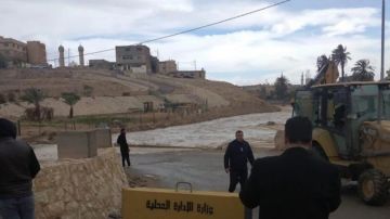 انهيار جزئي لجسر الشامية في معان .. بسبب تدفق المياه انهيار جزئي لجسر الشامية في معان .. بسبب تدفق المياه