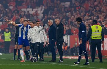 خائن لأي شيء؟.. مورينيو يشن هجوما لاذعا على مدرب وجماهير بورتو