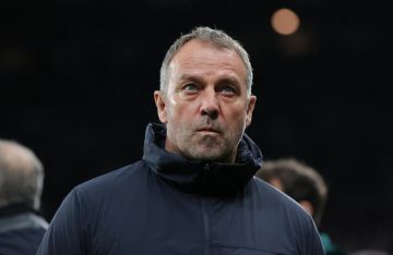 موقف برشلونة تجاه مستقبل فليك