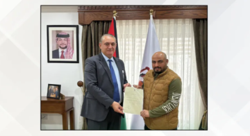 وزير البيئة يكرم عامل وطن