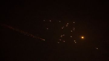 الحوثيون: تنفيذ هجوم بصواريخ باليستية على جنوب الأراضي الفلسطينية المحتلة واستهداف مواقع عسكرية الحوثيون: تنفيذ هجوم بصواريخ باليستية على جنوب الأراضي الفلسطينية المحتلة واستهداف مواقع عسكرية