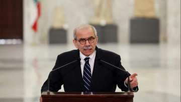 نواف سلام: إطلاق صواريخ من جنوب لبنان عمل غير مسؤول 