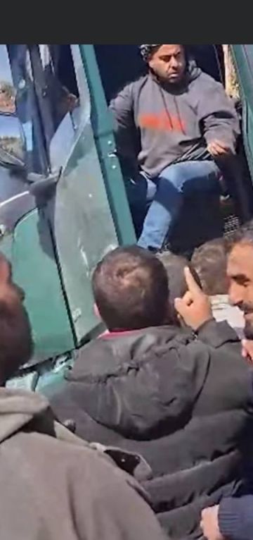 اعتداءات على شاحنات أردنية بعد قرار السماح بعبورها إلى سوريا