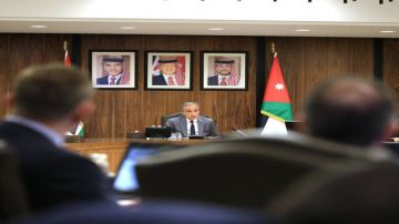 الأردن يتخذ إجراءات لتيسير الشحن البري والاستفادة من موانئ عربية على المتوسط الأردن يتخذ إجراءات لتيسير الشحن البري والاستفادة من موانئ عربية على المتوسط