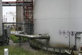 بلومبيرغ: دول الخليج تواصل خفض إنتاج النفط بسبب الحرب