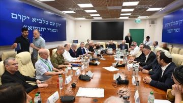 يديعوت أحرونوت: اجتماع للكابينت لبحث الحرب مع إيران يديعوت أحرونوت: اجتماع للكابينت لبحث الحرب مع إيران