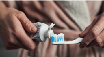 كم مرة يجب تغيير فرشاة الأسنان؟