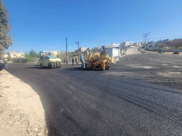 بلدية غرب إربد تبدأ بتوسعة تقاطع زحر - كفر رحتا 