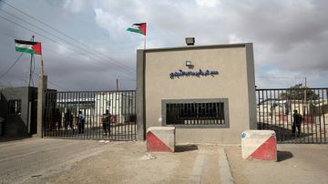 إعادة فتح معبر كرم أبو سالم لإدخال مساعدات إلى غزة اعتبارا من الثلاثاء إعادة فتح معبر كرم أبو سالم لإدخال مساعدات إلى غزة اعتبارا من الثلاثاء