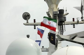 البحرية الإيرانية: لم نسمح للبارجات الأمريكية بالتوجه نحو إيران