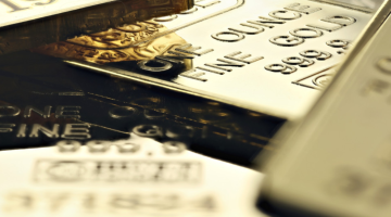 الذهب يتراجع لأدنى مستوى في أكثر من شهر متأثرا بقوة الدولار