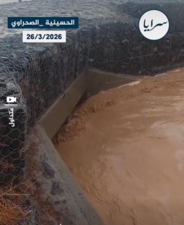 بالفيديو .. شاهد سيول جارفة بسبب غزارة الأمطار بمنطقة الحسينية على الطريق الصحراوي