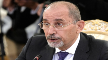 وزير الخارجية ونظيره العراقي يبحثان آفاق استعادة التهدئة والاستقرار في المنطقة وزير الخارجية ونظيره العراقي يبحثان آفاق استعادة التهدئة والاستقرار في المنطقة