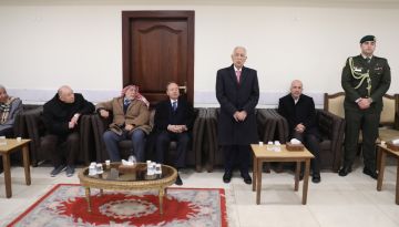 مندوبا عن الملك وولي العهد .. العيسوي يعزي آل صالح مندوبا عن الملك وولي العهد .. العيسوي يعزي آل صالح