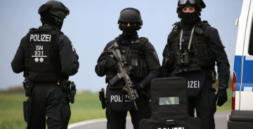 ألمانيا تحتجز مشتبها بتهريب أسلحة إلى حماس ألمانيا تحتجز مشتبها بتهريب أسلحة إلى حماس