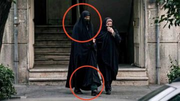 جلباب التخفي .. قادة إيران بملابس نسائية هربا من رادار الموساد .. ما القصة؟ جلباب التخفي .. قادة إيران بملابس نسائية هربا من رادار الموساد .. ما القصة؟