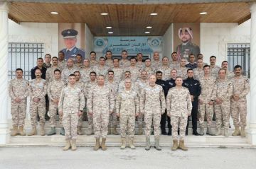 تخريج عدد من الدورات في قيادة سلاح الجو الملكي تخريج عدد من الدورات في قيادة سلاح الجو الملكي