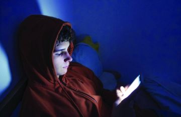 شاشة الهاتف تسرع ظهور الشيب والتجاعيد شاشة الهاتف تسرع ظهور الشيب والتجاعيد