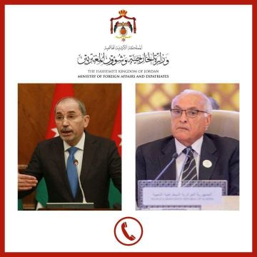 وزير الخارجية يتلقى اتصالا هاتفيا من نظيره الجزائري