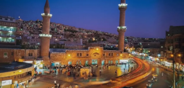 إقبال واسع على المسجد الحسيني خلال صلاة التراويح في رمضان