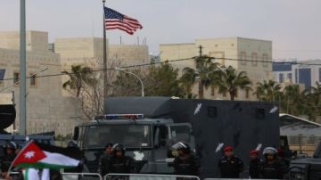 الخارجية الأمريكية تدعو موظفيها غير الأساسيين لمغادرة الأردن