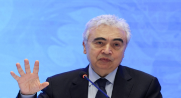 وكالة الطاقة الدولية تناقش سحب المزيد من مخزونات النفط بسبب حرب إيران وكالة الطاقة الدولية تناقش سحب المزيد من مخزونات النفط بسبب حرب إيران