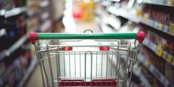 الخزاعي: العدوى الذهنية تقود التهافت على الشراء وتحذيرات من تجار الأزمات وفقدان الثقة عاجل الخزاعي: العدوى الذهنية تقود التهافت على الشراء وتحذيرات من تجار الأزمات وفقدان الثقة عاجل