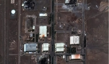 هجوم أمريكي إسرائيلي يستهدف منشأة نطنز النووية في إيران هجوم أمريكي إسرائيلي يستهدف منشأة نطنز النووية في إيران