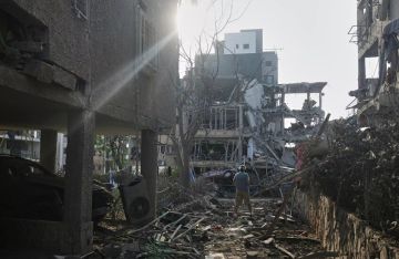 إعلام عبري: سقوط شظايا قرب موقع حساس وسط إسرائيل إعلام عبري: سقوط شظايا قرب موقع حساس وسط إسرائيل