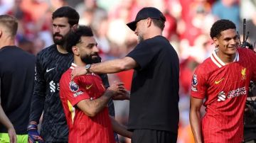 بعد محمد صلاح.. مفاجآت مدوية في قائمة الراحلين عن ليفربول