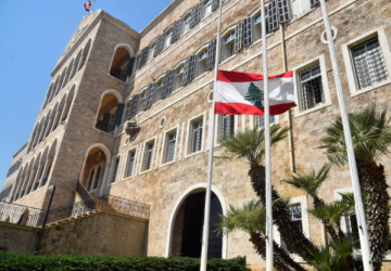 لبنان يستدعي القائم بأعمال إيران