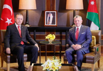 الملك يعزي أردوغان بشهداء سقوط مروحية بالمياه الإقليمية القطرية