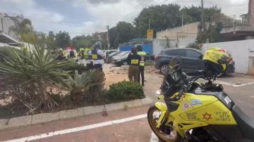 تضرر مبان في تل أبيب إثر سقوط شظايا صاروخ إيراني تضرر مبان في تل أبيب إثر سقوط شظايا صاروخ إيراني