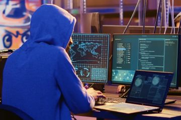 كيف تبدأ الحرب من هاتفك؟ صراع الإشارات بين واشنطن وطهران