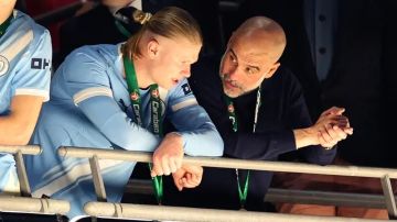 هالاند يصل برشلونة منتصف الليل برفقة والده