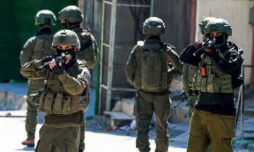 جيش الاحتلال يقتحم مخيم الأمعري ويداهم منازل