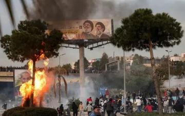 رويترز: دبلوماسيون إيرانيون يغادرون لبنان