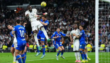 الريال يسقط على ارضه على يد جاره