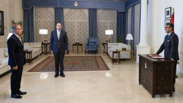 رئيس مجلس مفوضي البترا وعضوان في الطاقة والمعادن والأوراق المالية يؤدون القسم القانونية رئيس مجلس مفوضي البترا وعضوان في الطاقة والمعادن والأوراق المالية يؤدون القسم القانونية