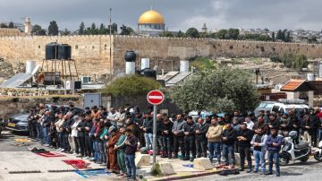 الاحتلال يغلق الأقصى لليوم الـ30 مع دعوات لاقتحامه في عيد الفصح الاحتلال يغلق الأقصى لليوم الـ30 مع دعوات لاقتحامه في عيد الفصح