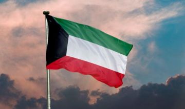 الدفاع الكويتية: التصدي لمسيرة استهدفت قاعدة محمد الأحمد البحرية