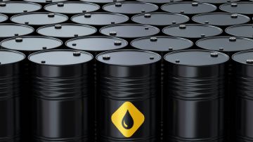 النفط يتراجع بعد كلام ترامب حول السيطرة على مضيق هرمز النفط يتراجع بعد كلام ترامب حول السيطرة على مضيق هرمز