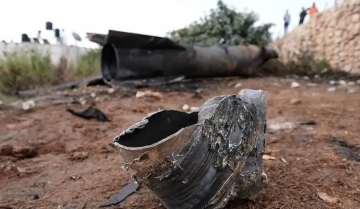 عاجل اا إصابة طفل إثر سقوط شظية صاروخ أمام منزله بإربد