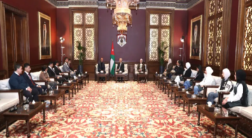 العيسوي يلتقي وفدا من مدرسة الملك عبدالله الثاني للتميز فرع السلط العيسوي يلتقي وفدا من مدرسة الملك عبدالله الثاني للتميز فرع السلط